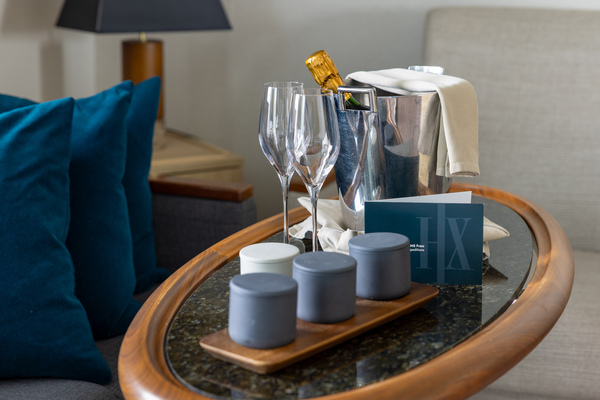 HX Hurtigruten Expeditions MS Fram Expedition Suite Grand Suite 26 ©Espen Mills.jpg